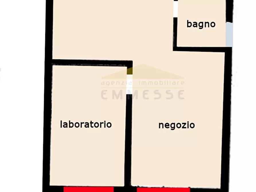 Immagine 1 di Negozio in vendita  a Massa