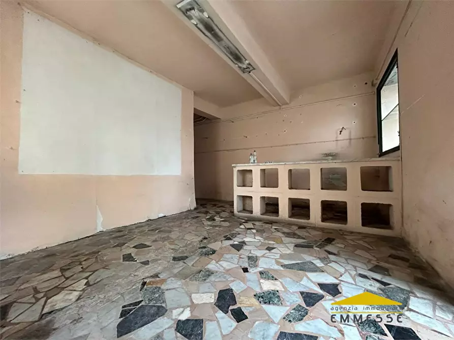 Immagine 4 di Negozio in vendita  a Carrara