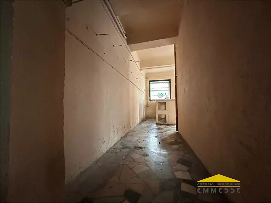 Immagine 5 di Negozio in vendita  a Carrara