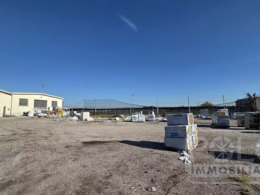 Immagine 9 di Capannone industriale in vendita  a Sommacampagna