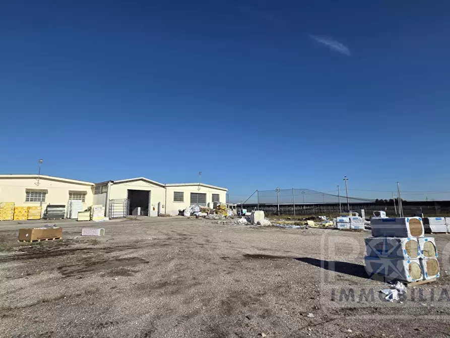 Immagine 8 di Capannone industriale in vendita  a Sommacampagna