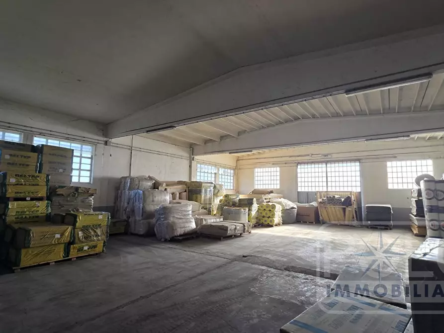 Immagine 2 di Capannone industriale in vendita  a Sommacampagna