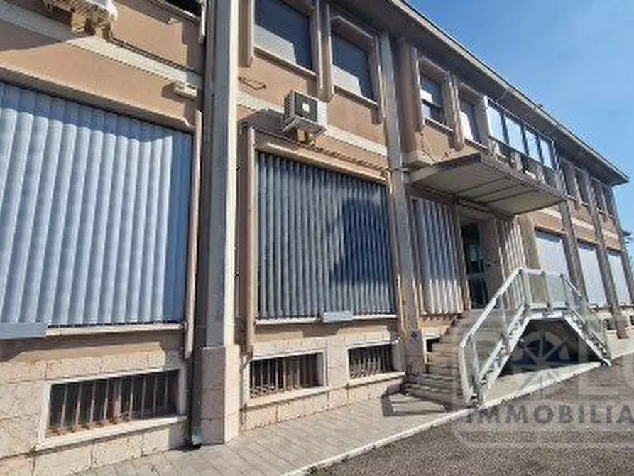 Immagine 2 di Capannone industriale in vendita  a Verona