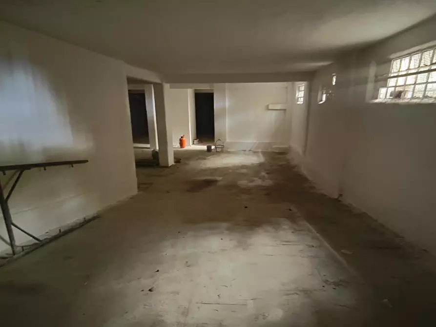 Immagine 3 di Magazzino in vendita  17 a Napoli