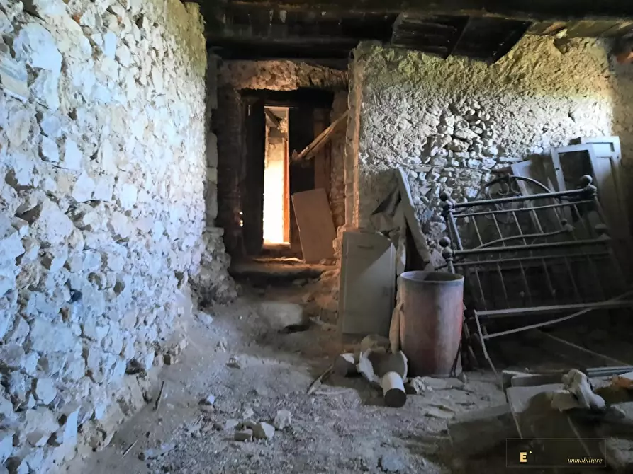 Immagine 6 di Magazzino in vendita  a Casperia