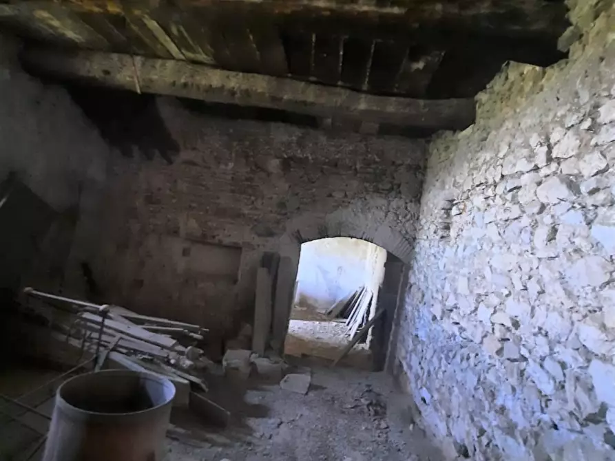 Immagine 5 di Magazzino in vendita  a Casperia