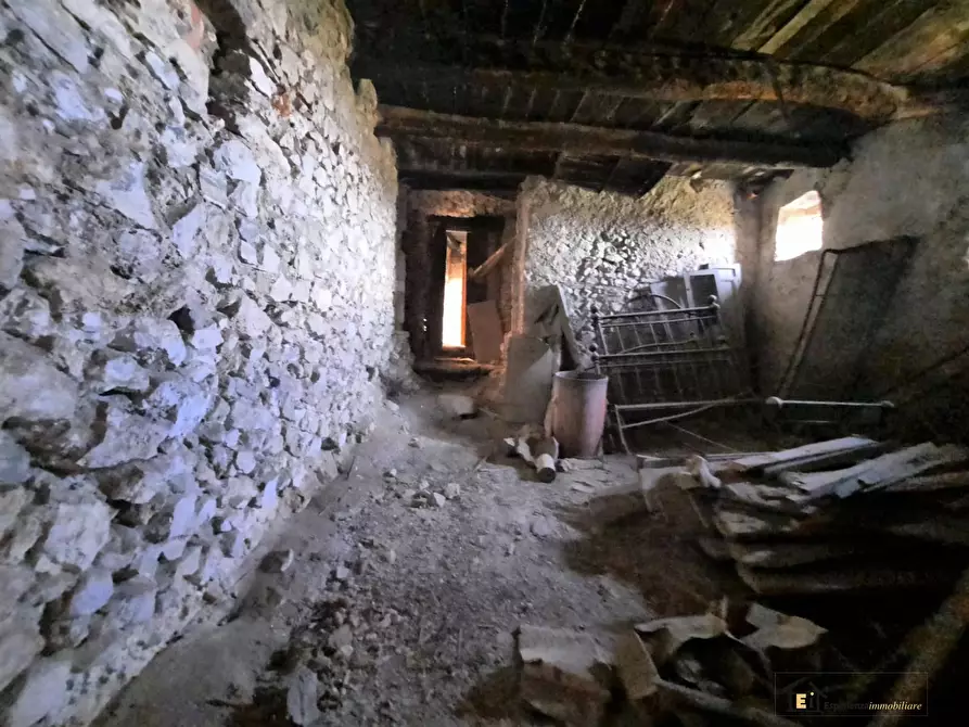 Immagine 7 di Magazzino in vendita  a Casperia