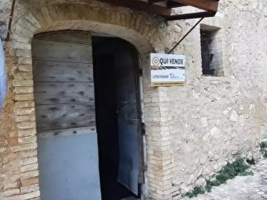 Immagine 1 di Magazzino in vendita  5 a Casperia