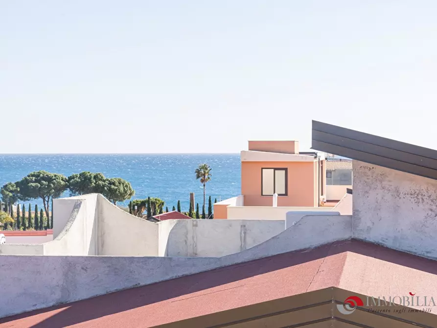 Immagine 2 di Palazzo in vendita  a Melito Di Porto Salvo