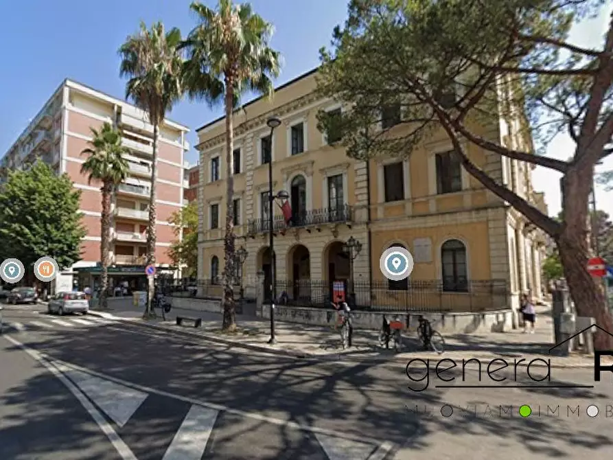 Immagine 1 di Garage in vendita  a Pescara