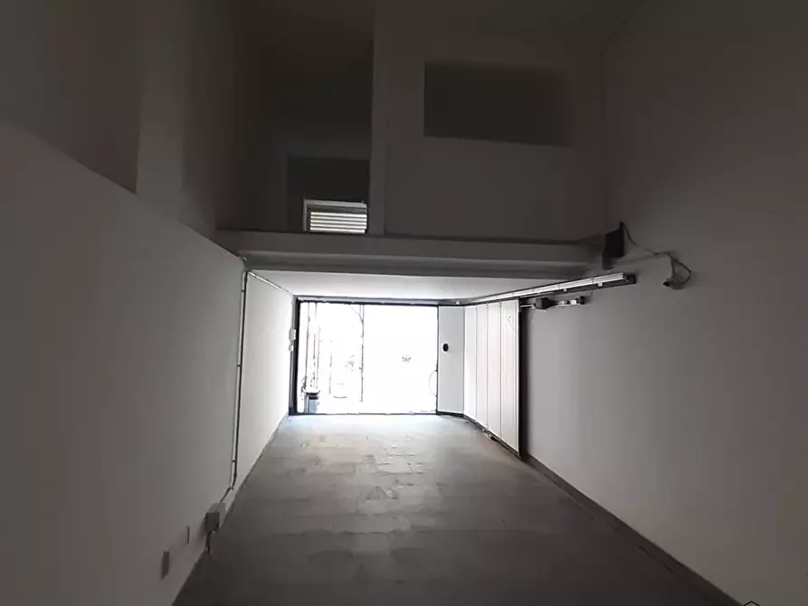 Immagine 2 di Garage in vendita  a Pescara