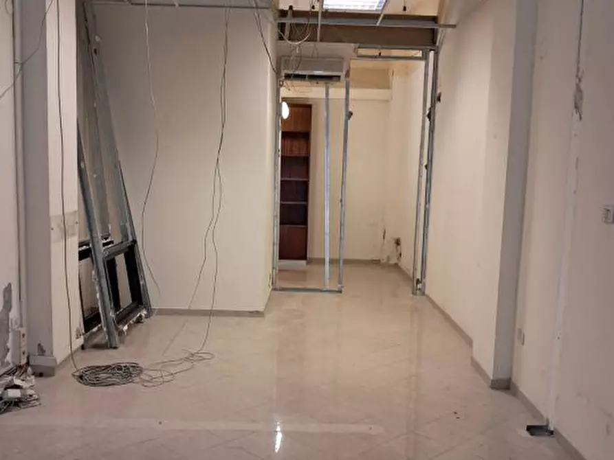 Immagine 2 di Garage in vendita  a Pescara