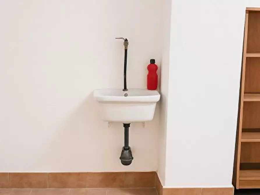 Immagine 3 di Garage in vendita  a Pescara