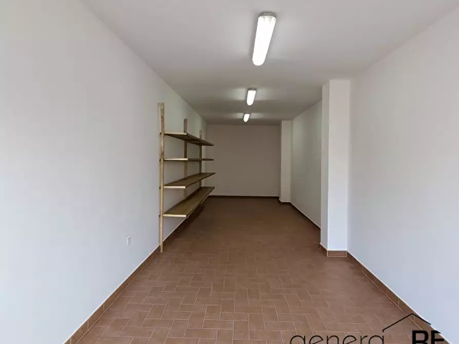 Immagine 2 di Garage in vendita  a Pescara
