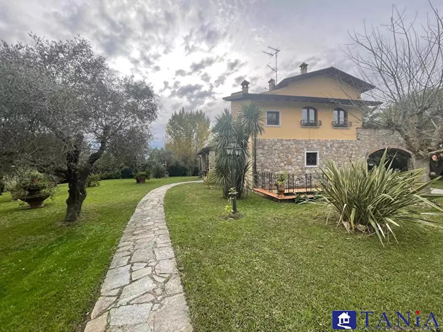 Immagine 4 di Villa in vendita  76 a Ortonovo