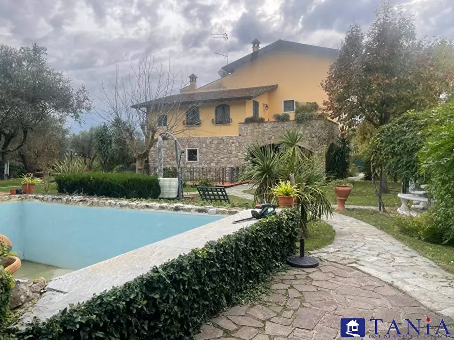 Immagine 2 di Villa in vendita  76 a Ortonovo
