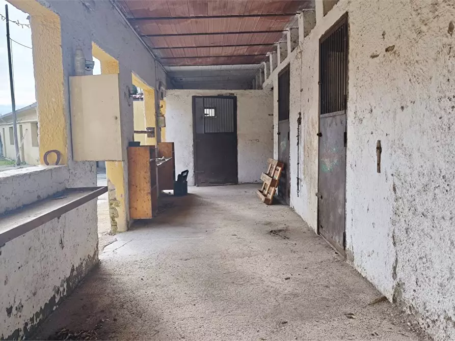 Immagine 10 di Negozio in vendita  a Marano Di Napoli