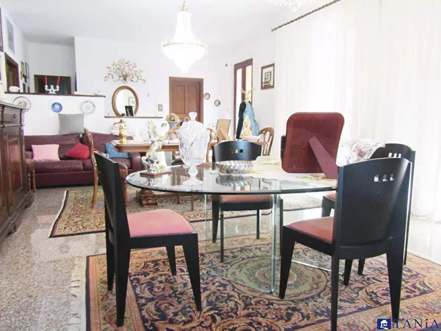 Immagine 8 di Casa indipendente in vendita  a Carrara