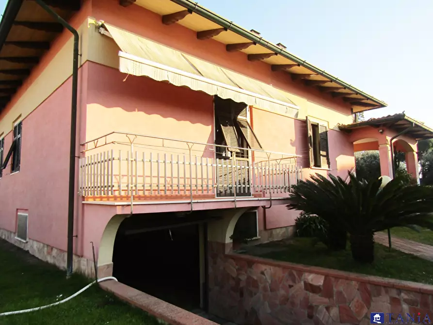 Immagine 4 di Casa indipendente in vendita  a Carrara