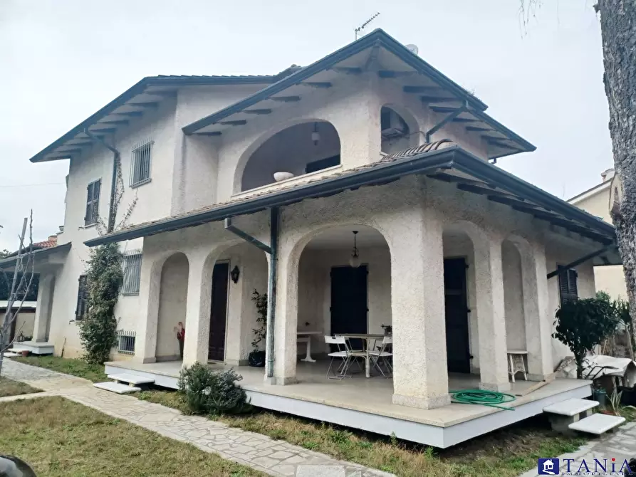 Immagine 1 di Casa indipendente in vendita  a Carrara