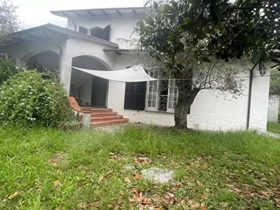 casa indipendente in vendita a Carrara in zona Monteverde