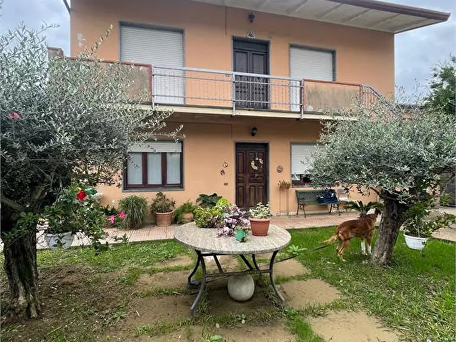 Immagine 1 di Casa indipendente in vendita  a Carrara