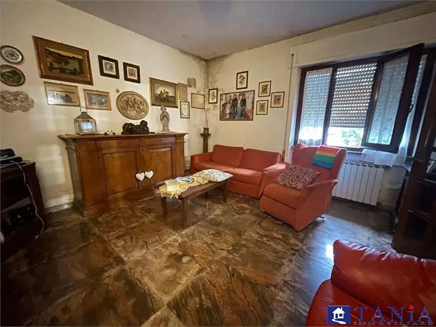 Immagine 5 di Casa indipendente in vendita  a Carrara