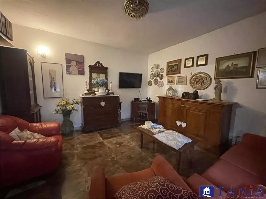 Immagine 4 di Casa indipendente in vendita  a Carrara