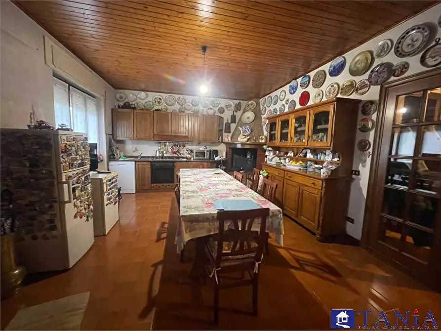 Immagine 2 di Casa indipendente in vendita  a Carrara