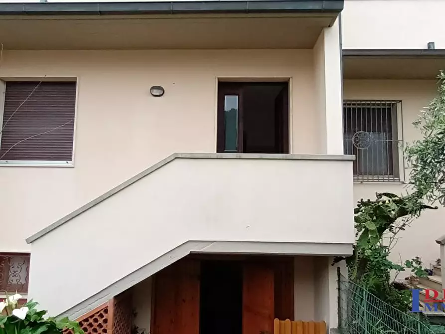 Immagine 2 di Casa semindipendente in vendita  a Rosignano Marittimo