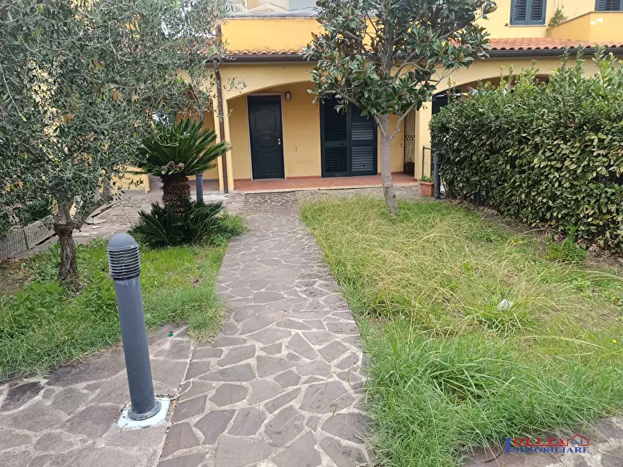 Immagine 1 di Casa semindipendente in vendita  a Castellina Marittima