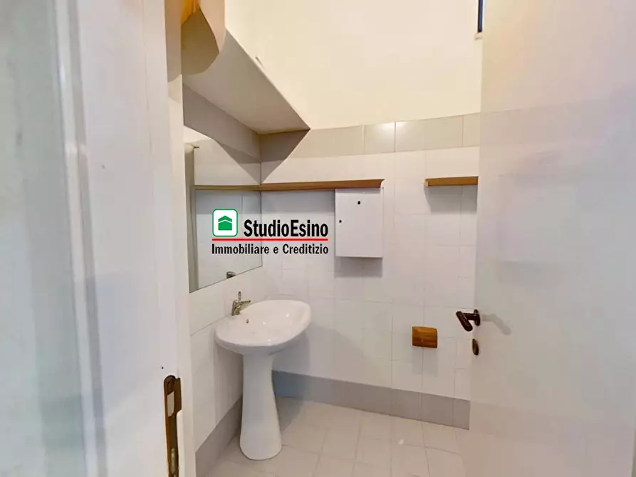 Immagine 10 di Attività artigianale in vendita  a Monsampolo Del Tronto