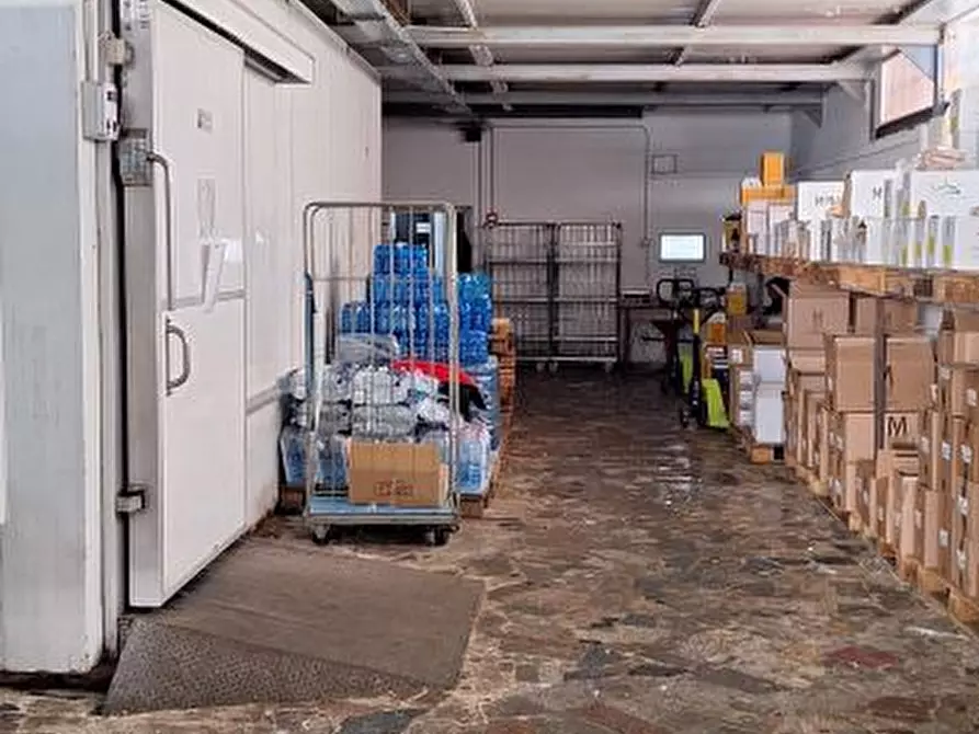 Immagine 6 di Attività artigianale in vendita  210 a Messina