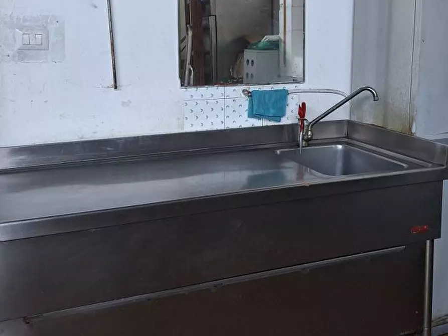 Immagine 4 di Attività artigianale in vendita  210 a Messina