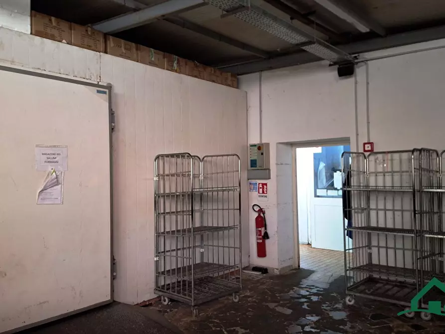 Immagine 3 di Attività artigianale in vendita  210 a Messina