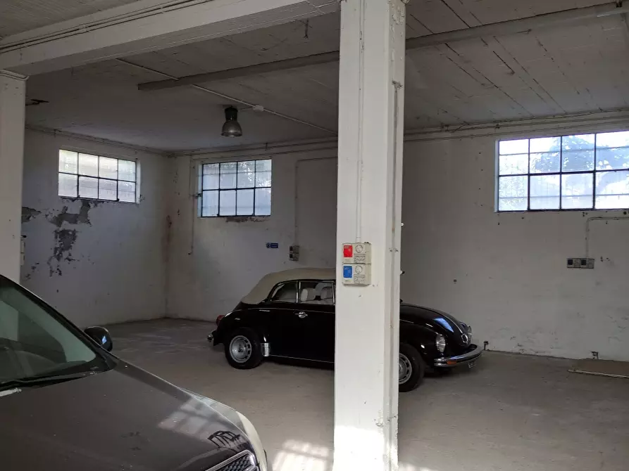 Immagine 9 di Magazzino in vendita  a Rosciano