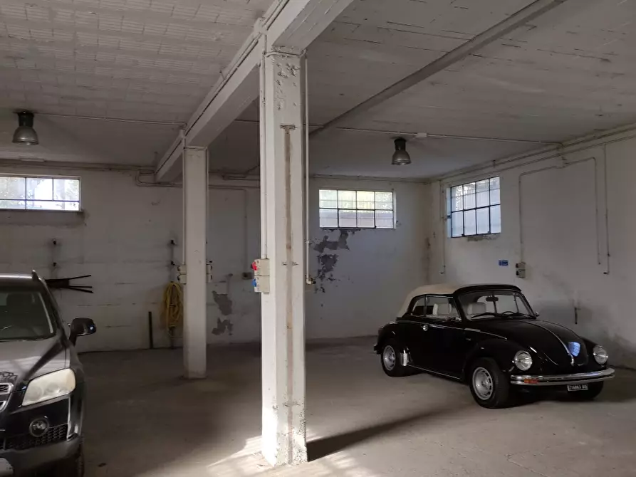 Immagine 8 di Magazzino in vendita  a Rosciano