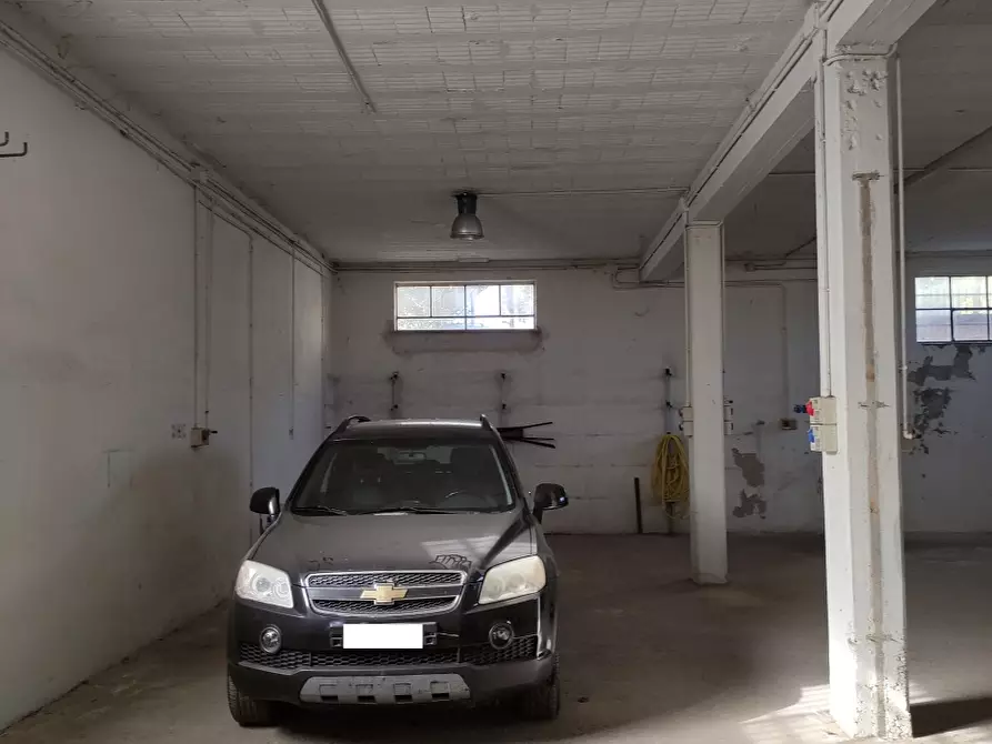 Immagine 7 di Magazzino in vendita  a Rosciano