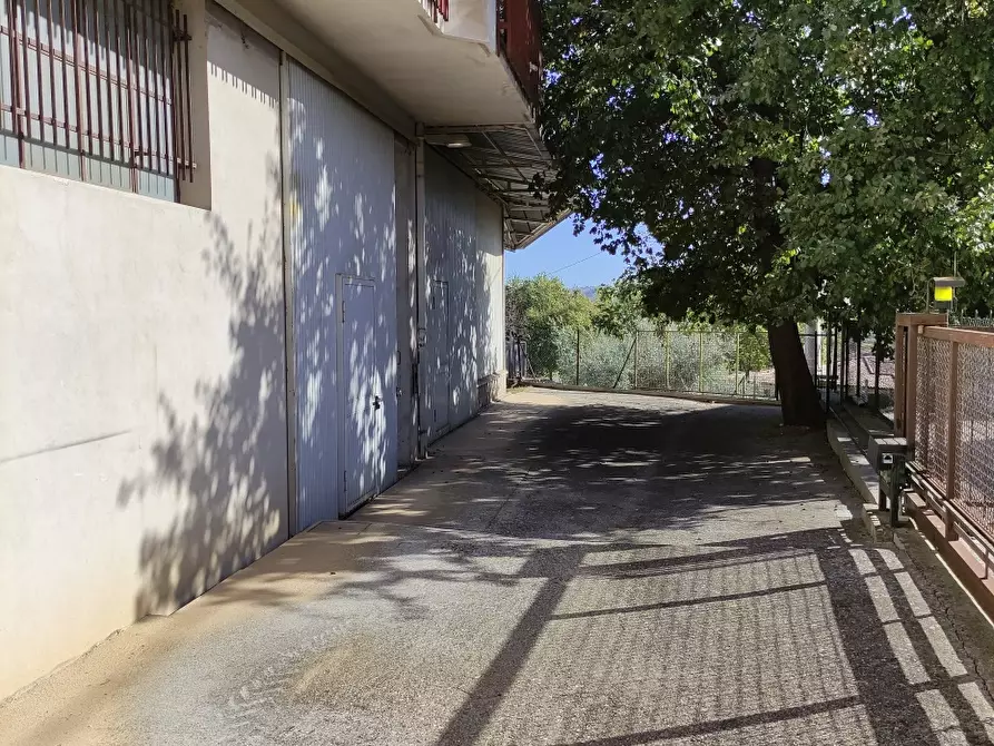 Immagine 3 di Magazzino in vendita  a Rosciano