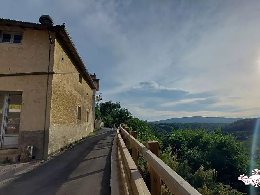 Immagine 5 di Attività artigianale in vendita  a San Gimignano