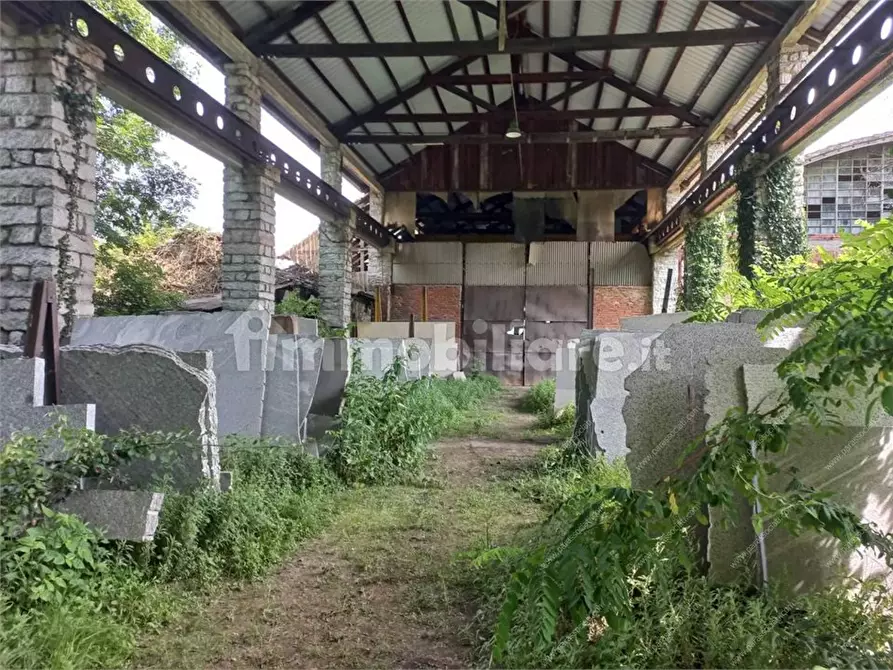 Immagine 5 di Capannone industriale in vendita  a Verbania