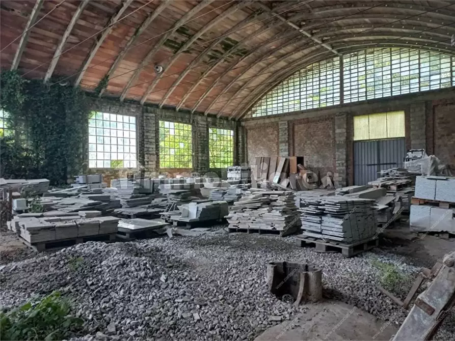 Immagine 2 di Capannone industriale in vendita  a Verbania