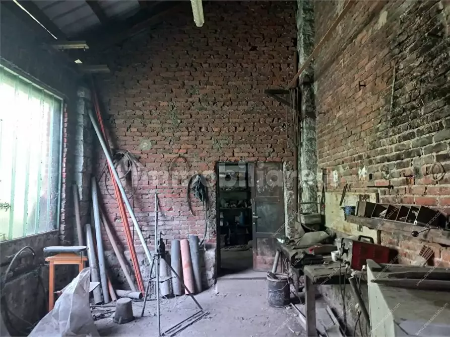 Immagine 8 di Capannone industriale in vendita  a Verbania