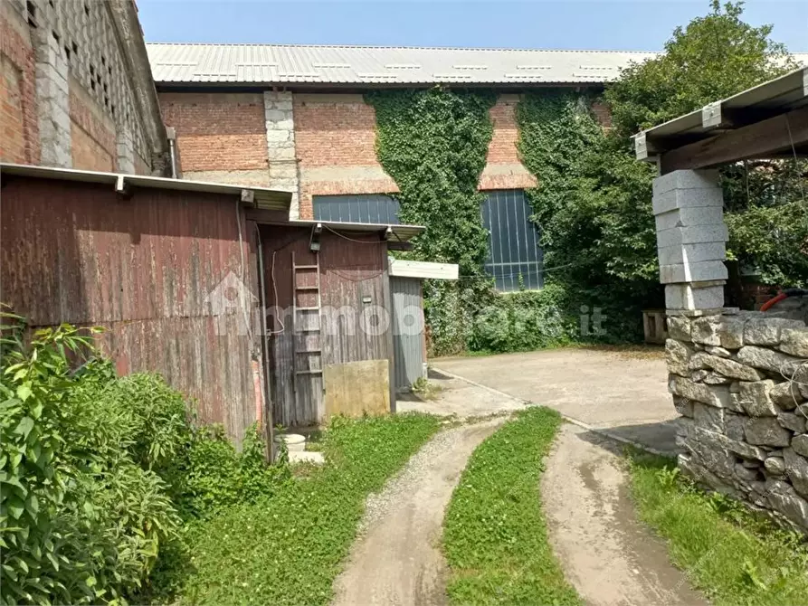Immagine 10 di Capannone industriale in vendita  a Verbania