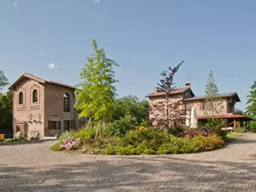 Immagine 2 di Negozio in vendita  a Tortona