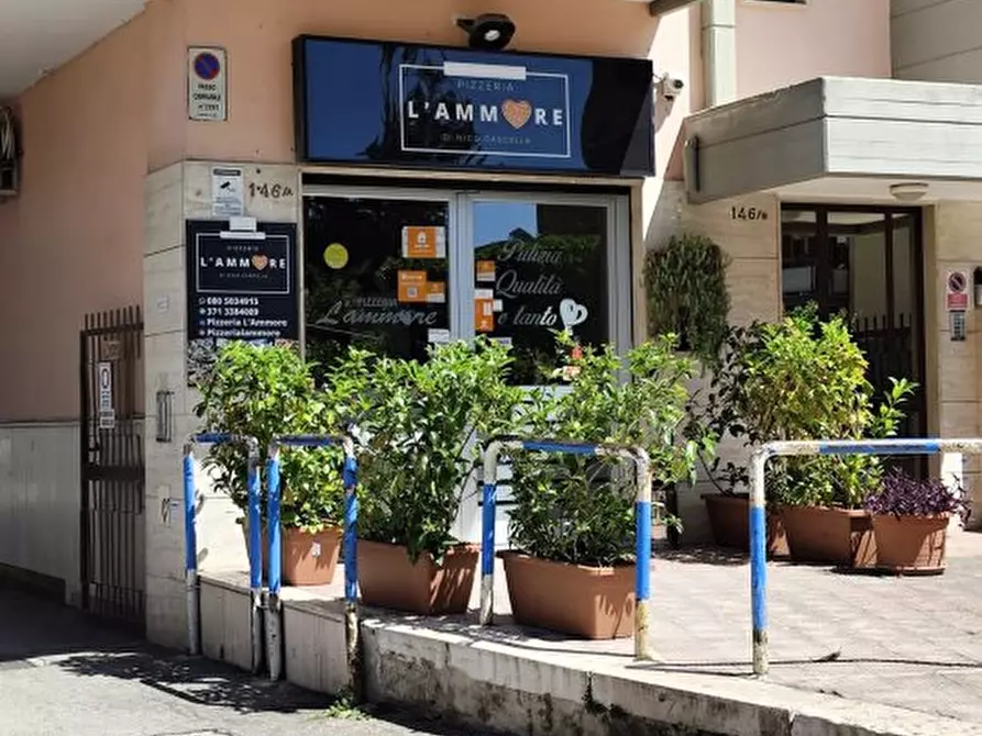 Immagine 1 di Negozio in vendita  a Bari