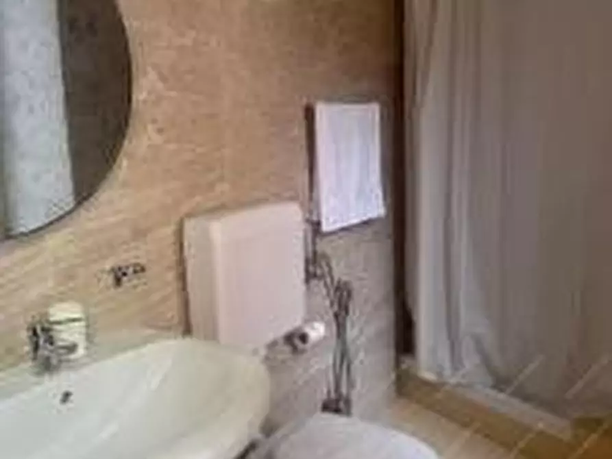 Immagine 7 di Negozio in vendita  a Bergamo