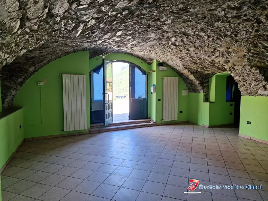 Immagine 2 di Negozio in vendita  a Sonico