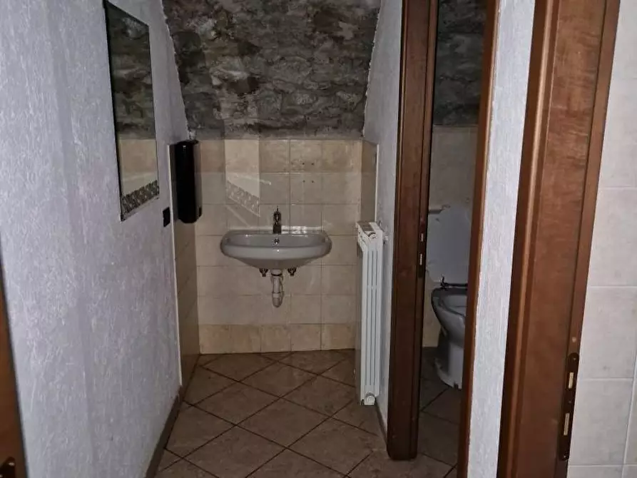 Immagine 6 di Negozio in vendita  a Sonico