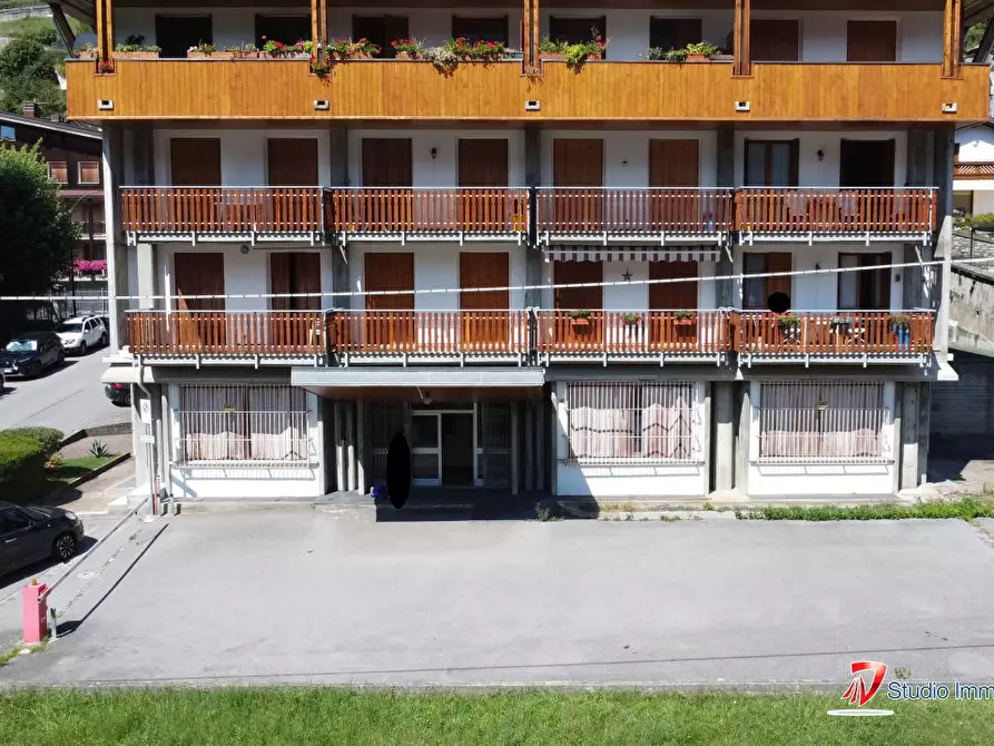 Immagine 2 di Negozio in vendita  88 a Edolo